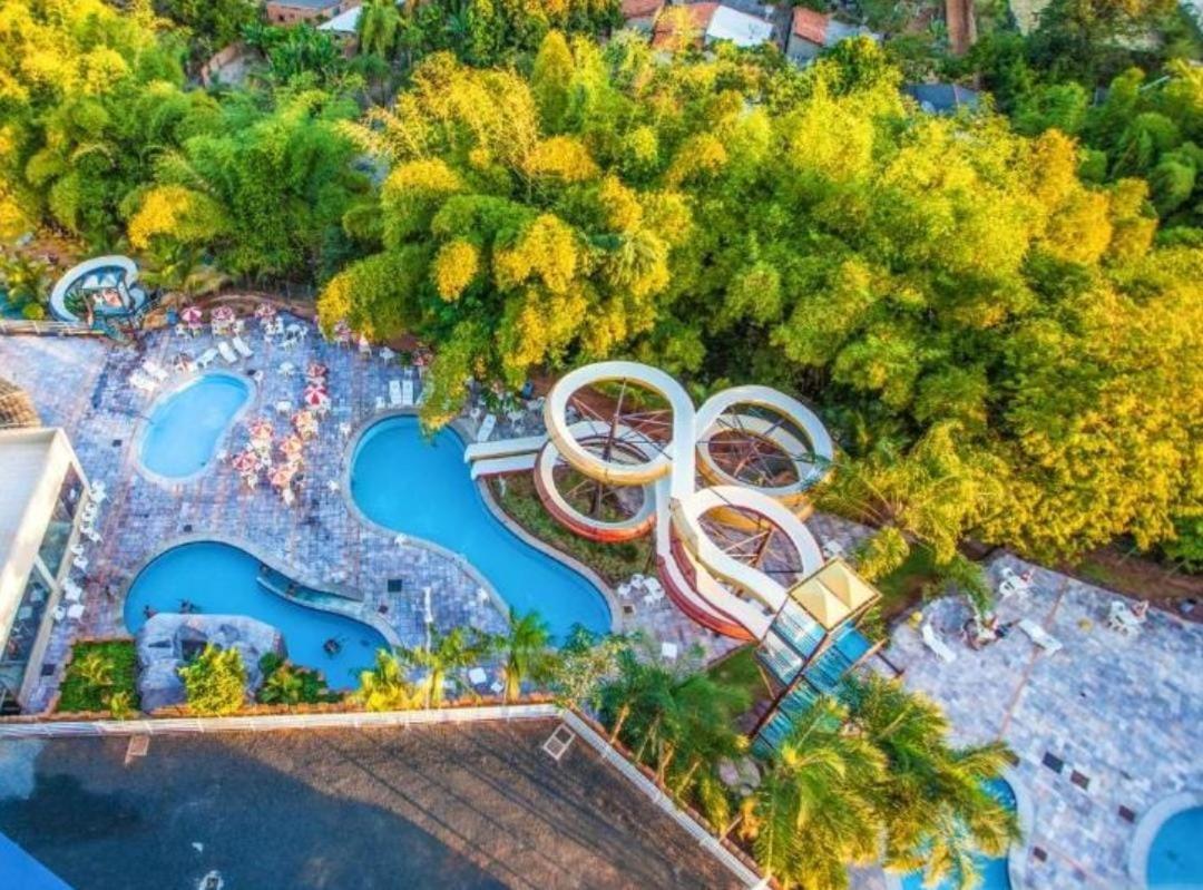 Golden Dolphin Grand - 8 Pessoas - 7 Adultos E 1 Crianca Ate 5 Anos-golden Dolphin Grand - Netflix Incluso * Caldas Novas